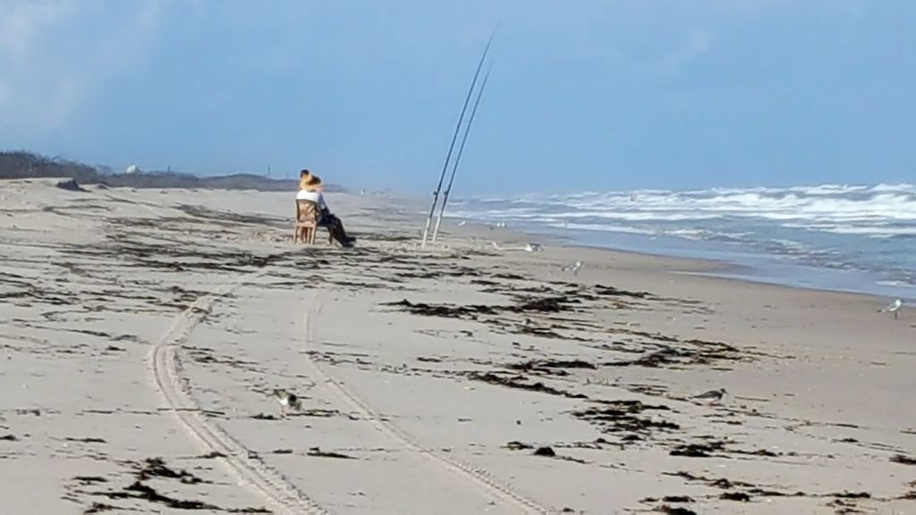 http://mycbforum.com/fishing_pics/lifes a beach.jpg